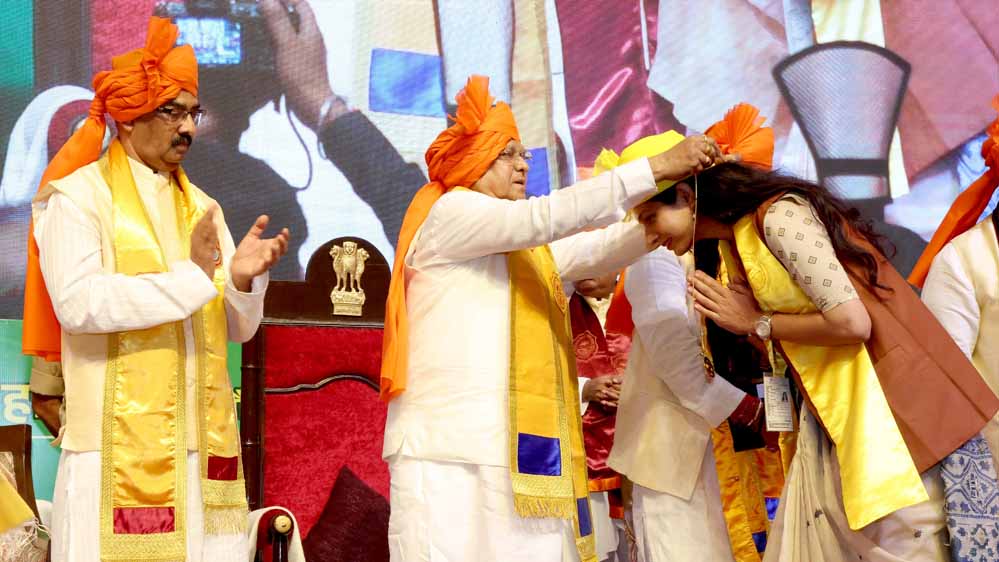 बरकतउल्लाह विश्वविद्यालय का दीक्षांत समारोह संपन्न, राज्यपाल पटेल ने युवाओं को दिया संदेश बरकतउल्लाह विश्वविद्यालय का दीक्षांत समारोह संपन्न, राज्यपाल पटेल ने युवाओं को दिया संदेश