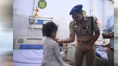 आजमगढ़ पुलिस ने संवेदनशील मिशन में बचाई दो बच्चियों की जान, मदद के लिए सामने आया पूरा विभाग