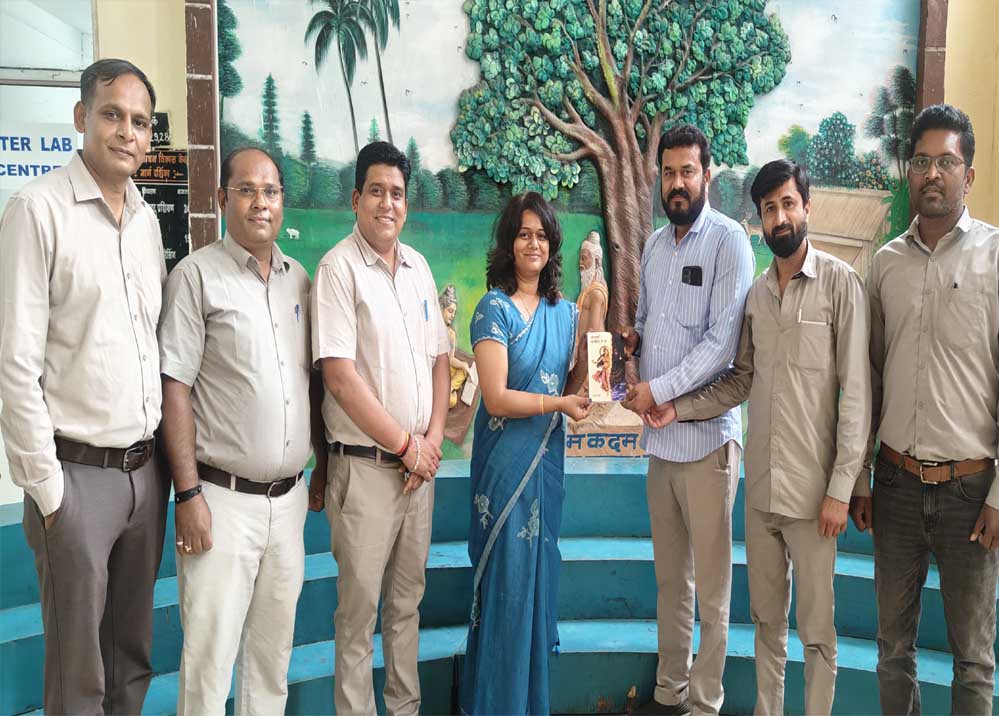 कीर्ति सिंह द्वारा रचित पुस्तक 'अप्सराएँ: सम्मोहन से परे' का भव्य विमोचन