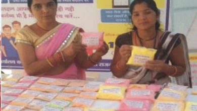 मशरूम से अगरबत्ती-साबुन तक का कारोबार, डोंगरगढ़ की दिनेश्वरी बनीं लखपति दीदी