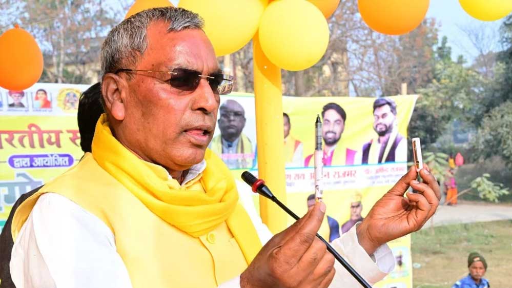 ‘पिता-चच्चू ने साइकिल चलाई, बेटवा तिलचट्टों के भरोसे सरकार बनाएगा’... अखिलेश पर राजभर का वार