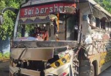 रात में सफर पड़ा भारी! राजस्थान जा रही लग्जरी बस ट्रक से भिड़ी, 7 की मौत