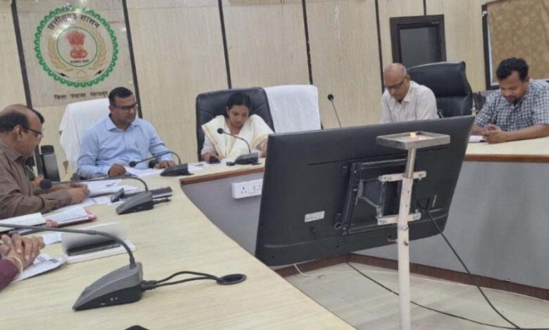 'आशीर्वाद का दीया' कार्यक्रम से संवर रहा महिलाओं का जीवन, मिट्टी के दीयों में झलक रहा स्वावलंबन और आत्मनिर्भरता का सपना।