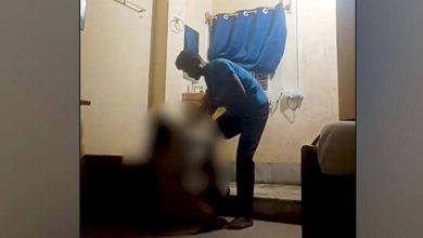 बेगूसराय होटल कांड: युवती से मारपीट का वीडियो वायरल, केस दर्ज बेगूसराय होटल कांड: युवती से मारपीट का वीडियो वायरल, केस दर्ज
