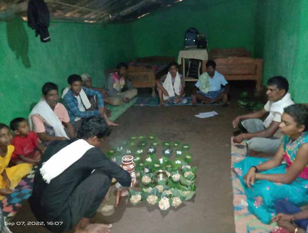 नवाखाई तिहार से गूंजा बस्तर, इंद्रावती नदी के तट पर हुई विशेष पूजा-अर्चना नवाखाई तिहार से गूंजा बस्तर, इंद्रावती नदी के तट पर हुई विशेष पूजा-अर्चना
