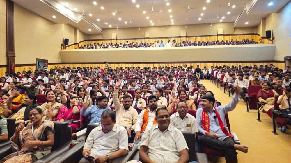 साइबर अपराध के खिलाफ खैरागढ़ में जागरूकता अभियान, मंत्री लक्ष्मी राजवाड़े की मौजूदगी में 2 हजार लोगों ने लिया संकल्प साइबर अपराध के खिलाफ खैरागढ़ में जागरूकता अभियान, मंत्री लक्ष्मी राजवाड़े की मौजूदगी में 2 हजार लोगों ने लिया संकल्प