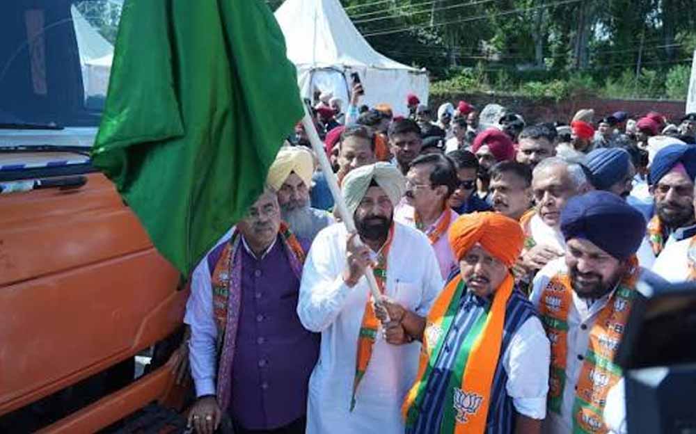 फतेहगढ़ साहिब में बीजेपी की नशा मुक्त यात्रा का विरोध, जगह-जगह फाड़े पोस्टर