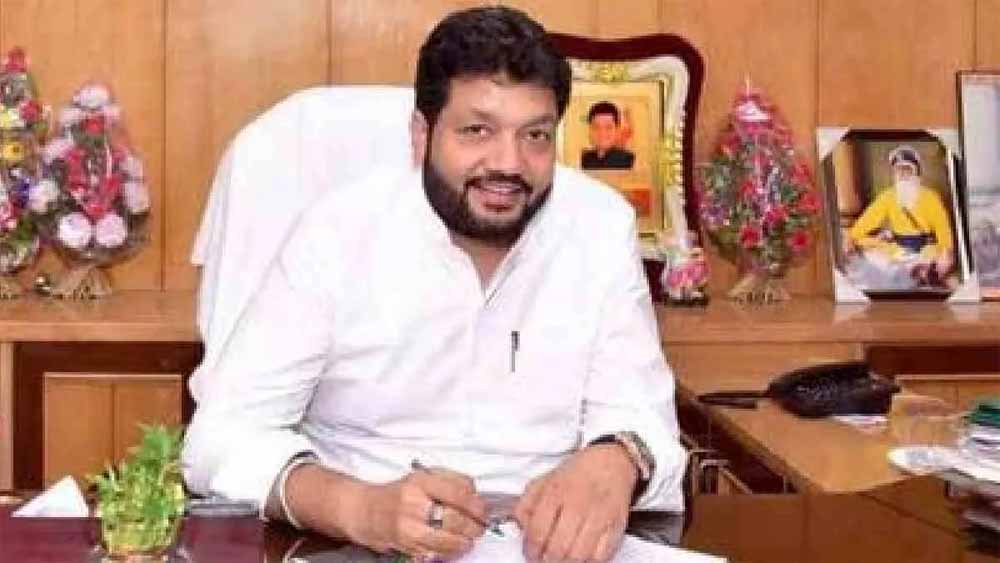दिनेश बस्सी के बेटे वंश पर 50 लाख की धोखाधड़ी का केस, गिरफ्तारी के लिए छापेमारी दिनेश बस्सी के बेटे वंश पर 50 लाख की धोखाधड़ी का केस, गिरफ्तारी के लिए छापेमारी