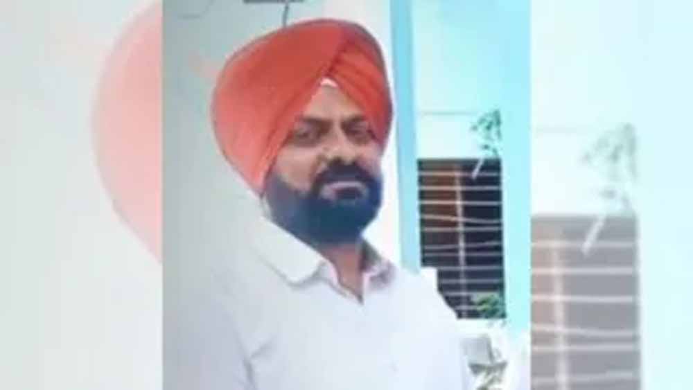 स्कूल में हेड टीचर को अचानक सीने में उठा दर्द, पानी पीते ही गिरे और गई जान स्कूल में हेड टीचर को अचानक सीने में उठा दर्द, पानी पीते ही गिरे और गई जान