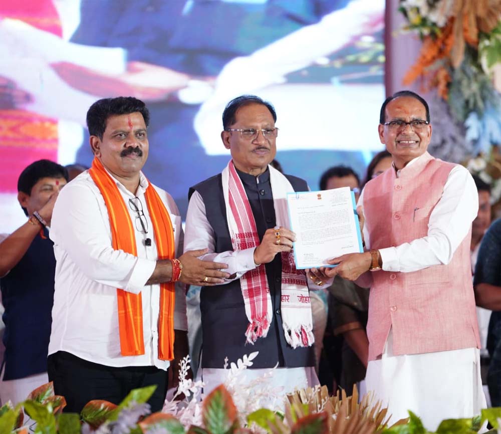 मुख्यमंत्री विष्णु देव साय के नेतृत्व में छत्तीसगढ़ में योजनाओं का प्रभावी क्रियान्वयन, प्रतिदिन 1600 से अधिक आवास हो रहे पूर्ण : केंद्रीय मंत्री चौहान