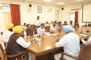 लगभग 1,100 आदर्श स्कूल शिक्षकों को मिलेगा लाभ; मासिक वेतन 10,000 रुपये से बढ़कर 22,000 रुपये होगा: मुख्यमंत्री भगवंत सिंह मान लगभग 1,100 आदर्श स्कूल शिक्षकों को मिलेगा लाभ; मासिक वेतन 10,000 रुपये से बढ़कर 22,000 रुपये होगा: मुख्यमंत्री भगवंत सिंह मान