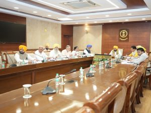 * मुख्यमंत्री के नेतृत्व में पंजाब कैबिनेट ने खरीफ सीजन 2026-27 के लिए 'पंजाब कस्टम मिलिंग पॉलिसी', 'अनाज ढुलाई नीति 2027' और 'अनाज लेबर एवं कार्टेज नीति 2027' को हरी झंडी दी