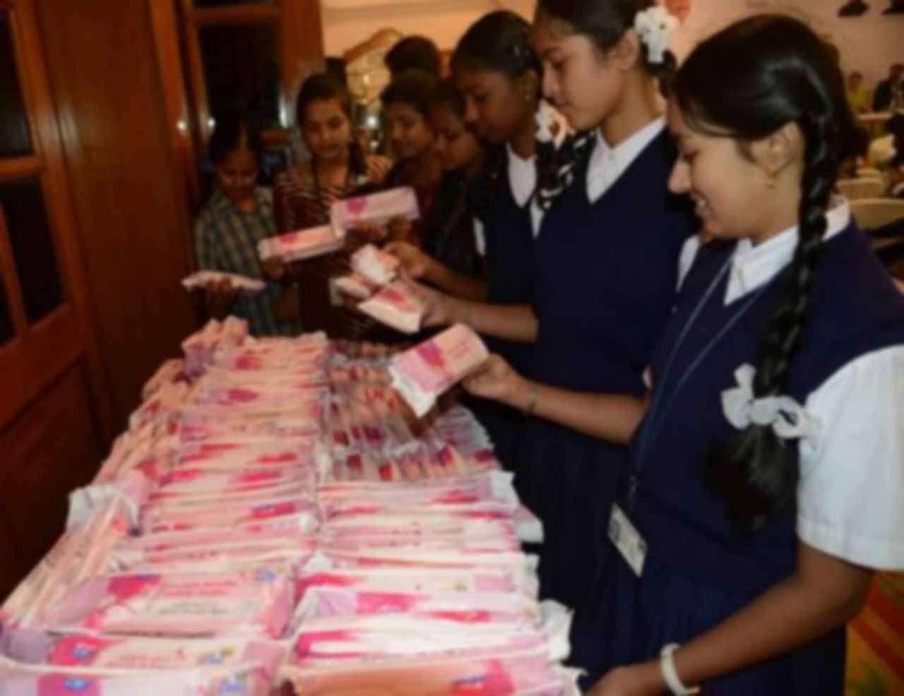 सरकारी सहायता प्राप्त विद्यालयों की छात्राओं के साथ स्कूल छोड़ चुकी और स्कूल नहीं जाने वाली किशोरियों को भी मिलेगा लाभ सरकारी सहायता प्राप्त विद्यालयों की छात्राओं के साथ स्कूल छोड़ चुकी और स्कूल नहीं जाने वाली किशोरियों को भी मिलेगा लाभ
