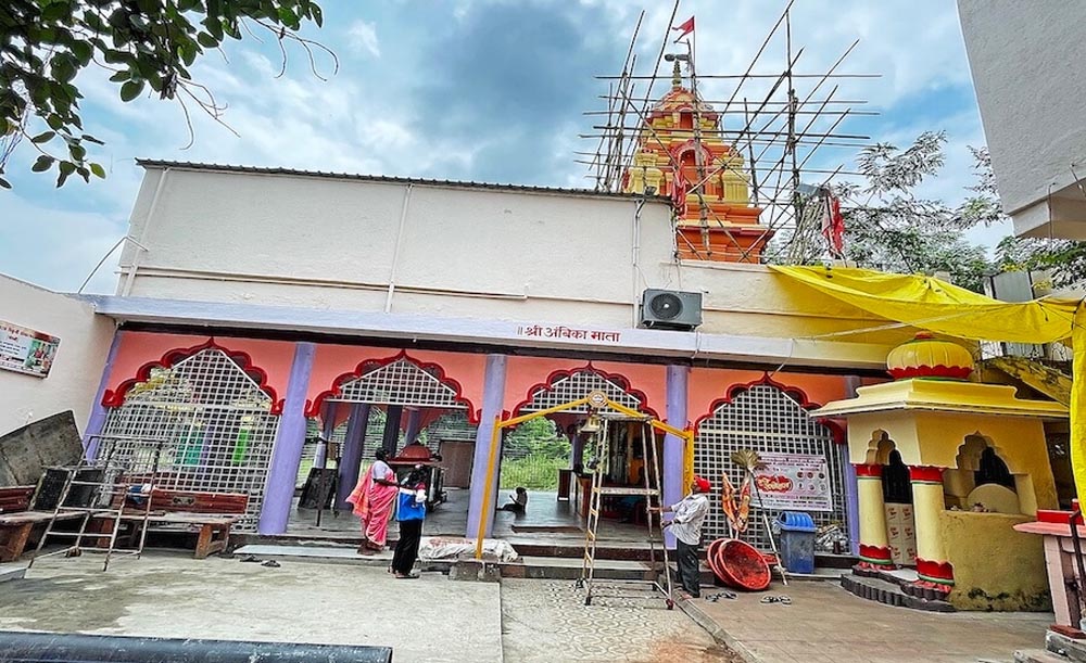 Navratri 2026: महाराष्ट्र के रिजर्व माता मंदिर में उमड़े श्रद्धालु, जानें 1853 से जुड़ी अनोखी कहानी Navratri 2026: महाराष्ट्र के रिजर्व माता मंदिर में उमड़े श्रद्धालु, जानें 1853 से जुड़ी अनोखी कहानी