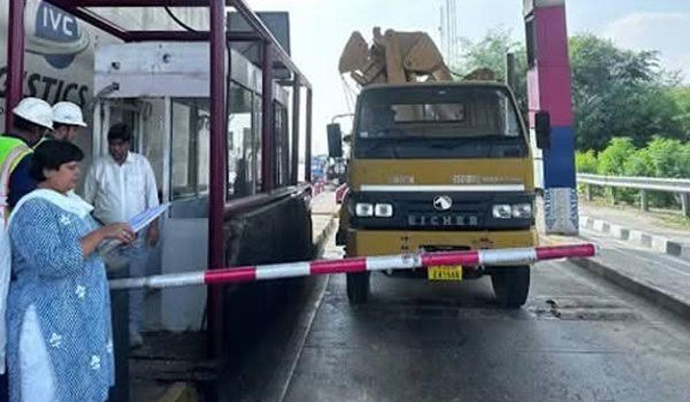 टोल प्लाजा पर गड़बड़ी रोकने के लिए बड़ा अभियान, 380 धर्मकांटों की जांच; 79 पर कार्रवाई टोल प्लाजा पर गड़बड़ी रोकने के लिए बड़ा अभियान, 380 धर्मकांटों की जांच; 79 पर कार्रवाई