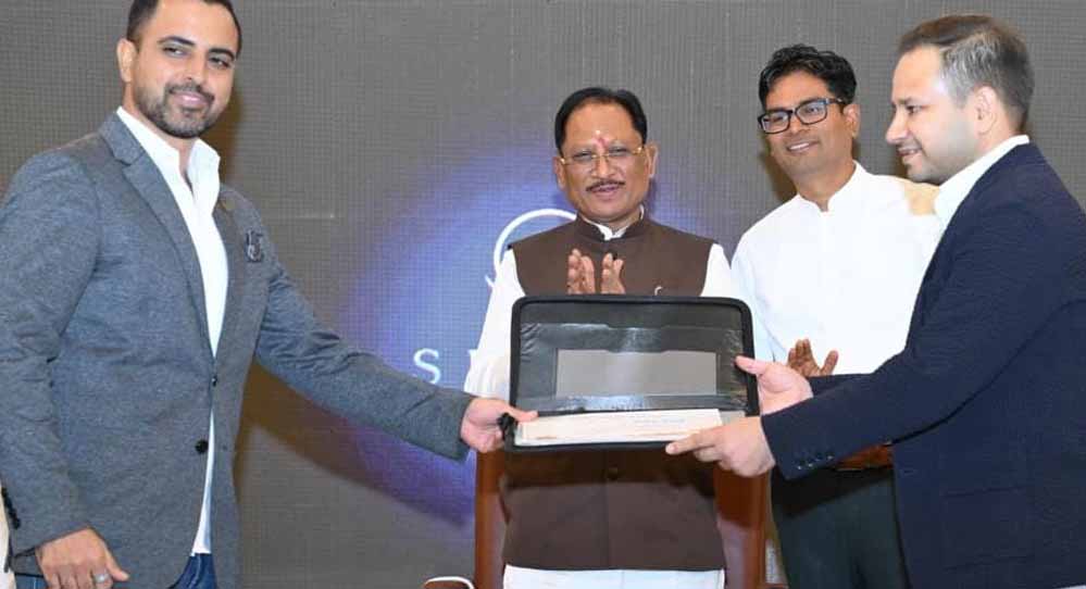 सेंध लेक सिटी और इलेशियम क्लब्स की साझेदारी घोषणा एवं अनुबंध हस्ताक्षर समारोह में शामिल हुए मुख्यमंत्री