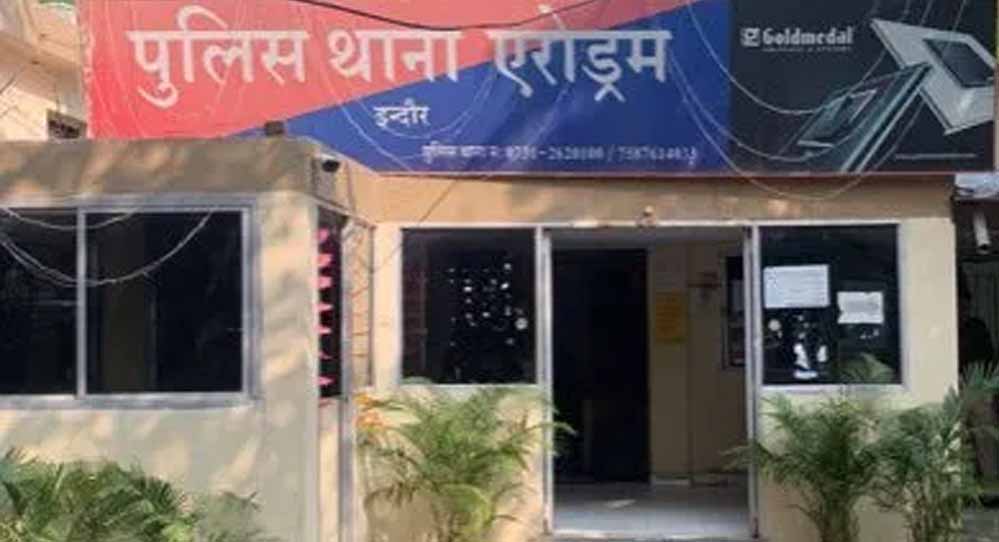 भाजपा कार्यकर्ता से मारपीट पर इंदौर में बवाल, हजारों समर्थक थाने पहुंचे; 7 पुलिसकर्मियों पर गिरी गाज भाजपा कार्यकर्ता से मारपीट पर इंदौर में बवाल, हजारों समर्थक थाने पहुंचे; 7 पुलिसकर्मियों पर गिरी गाज