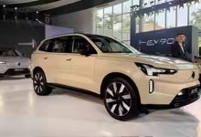 Volvo EX90 Electric SUV: भारत में आई लग्जरी इलेक्ट्रिक SUV, दमदार बैटरी और प्रीमियम फीचर्स के साथ कीमत जानें