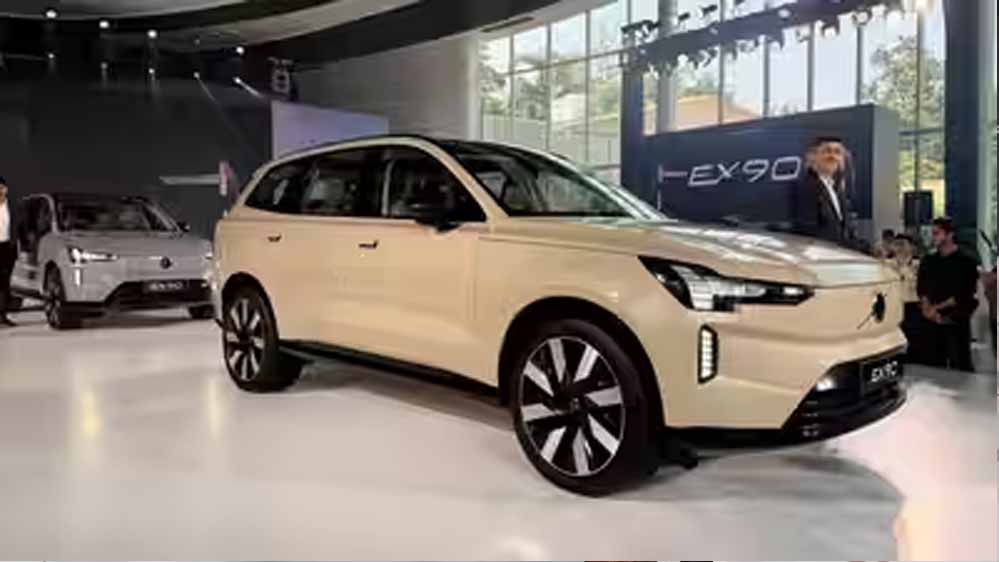 Volvo EX90 Electric SUV: भारत में आई लग्जरी इलेक्ट्रिक SUV, दमदार बैटरी और प्रीमियम फीचर्स के साथ कीमत जानें Volvo EX90 Electric SUV: भारत में आई लग्जरी इलेक्ट्रिक SUV, दमदार बैटरी और प्रीमियम फीचर्स के साथ कीमत जानें