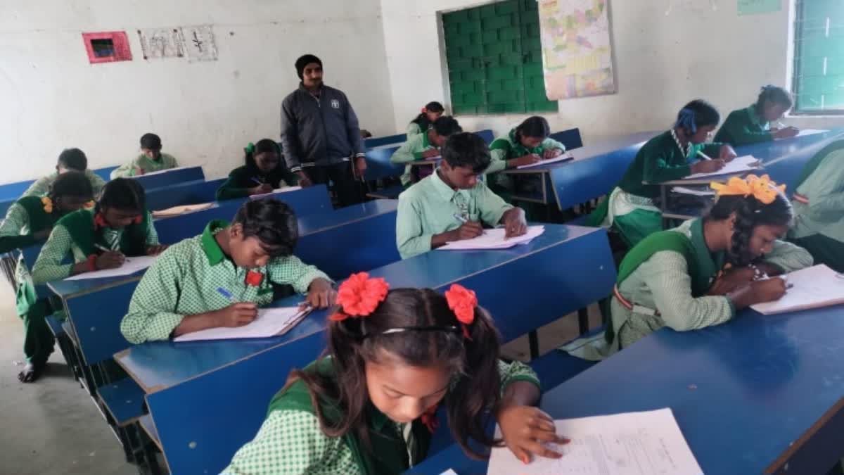 झारखंड में स्कूली शिक्षा में बड़ा बदलाव, तीसरी-चौथी और नौवीं की नई किताबें लागू; 5वीं से 8वीं तक करना होगा इंतजार झारखंड में स्कूली शिक्षा में बड़ा बदलाव, तीसरी-चौथी और नौवीं की नई किताबें लागू; 5वीं से 8वीं तक करना होगा इंतजार