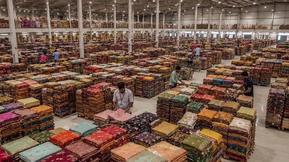 मजदूरों की हड़ताल और कच्चे माल में 35% तक उछाल, दिवाली से पहले महंगी होंगी साड़ियां