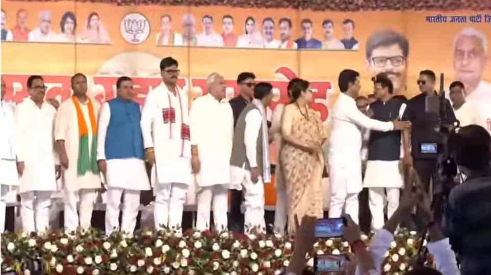 समाजवादी पार्टी में बड़ी टूट! अभय सिंह, राकेश प्रताप सिंह और विनोद चतुर्वेदी बीजेपी में शामिल समाजवादी पार्टी में बड़ी टूट! अभय सिंह, राकेश प्रताप सिंह और विनोद चतुर्वेदी बीजेपी में शामिल