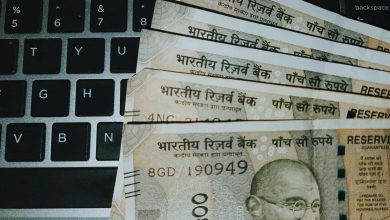 शेयर बाजार में गिरावट के बीच FD बनी सहारा, स्मॉल फाइनेंस बैंक दे रहे 8.25% तक ब्याज शेयर बाजार में गिरावट के बीच FD बनी सहारा, स्मॉल फाइनेंस बैंक दे रहे 8.25% तक ब्याज