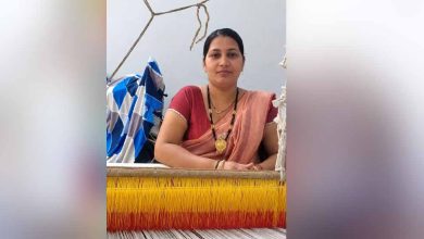 उन्नत उपकरण सहायता योजना से टोकेश्वरी साहू को मिली राहत, बुनाई का काम हुआ आसान