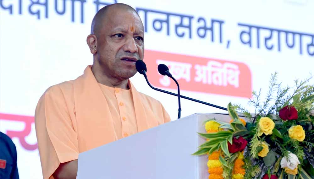 वाराणसी में 76 दिवसीय वार्ड प्रवास अभियान के समापन एवं स्वच्छता मित्र सम्मान समारोह को मुख्यमंत्री योगी ने किया संबोधित