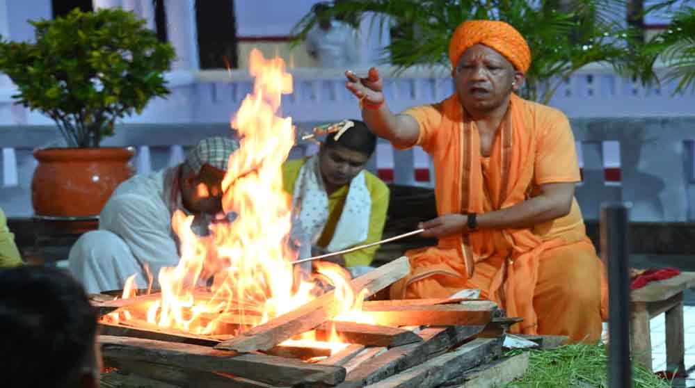 सीएम योगी ने महानिशा पूजन कर की जगत कल्याण की प्रार्थना, गोरखनाथ मंदिर में अनुष्ठान संपन्न