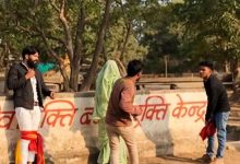 भदैया कुंड में पत्नी को दोस्त के साथ घूमते देख पति ने किया हमला, पुलिस ने दर्ज की FIR