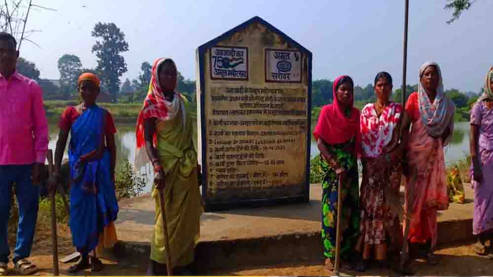 पलायन पर लगी रोक, गांव में रोजगार से श्रमिकों को मिला सहारा; प्रतिदिन ₹300 की मजदूरी से संवर रही जिंदगी