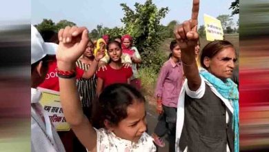 बच्चों से नारे लगवाने के आरोप पर घिरे दिग्विजय सिंह, राष्ट्रीय मानवाधिकार आयोग ने लिया संज्ञान