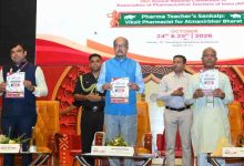 नकली दवाओं पर लगे रोक, ग्रामीण स्वास्थ्य सेवाओं को मजबूत करने पर राज्यपाल डेका का जोर