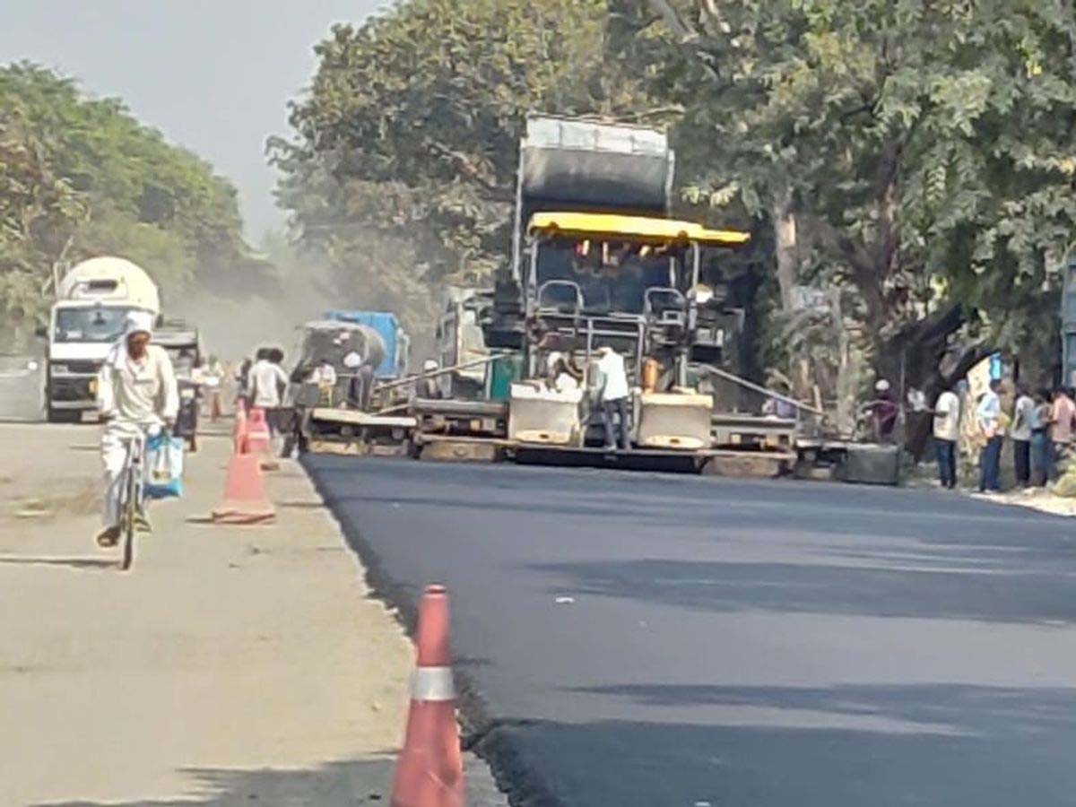 रांची में सड़क खराब छोड़ने पर होगी कार्रवाई, गड्ढे भरने को एजेंसियों और संवेदकों को आदेश