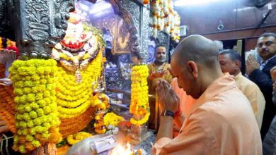 सीएम योगी आदित्यनाथ ने बाबा कालभैरव और काशी विश्वनाथ के दरबार में लगाई हाजिरी