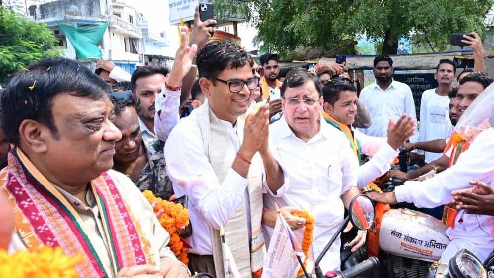 वित्त मंत्री एवं जांजगीर जिले के प्रभारी मंत्री ओ.पी. चौधरी बाइक रैली में हुए शामिल, युवाओं का बढ़ाया उत्साह