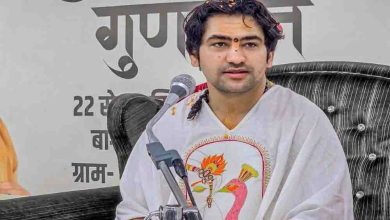 शिवपुरी में धीरेंद्र शास्त्री ने दिखावे वाली समाजसेवा पर उठाए सवाल, मदद के नाम पर फोटो खिंचवाने की आलोचना