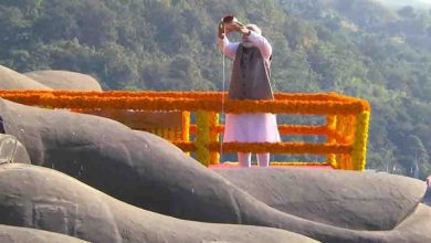 स्टैच्यू ऑफ यूनिटी पहुंचे पीएम मोदी, सरदार पटेल को दी श्रद्धांजलि; विकास परियोजनाओं की रखी आधारशिला