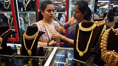 Gold Price Today: ग्लोबल बाजार में सोना 3.4% फिसला, भारत में 22 और 24 कैरेट के नए रेट जारी