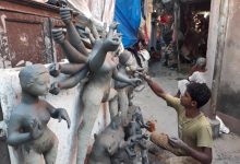 मां दुर्गा की मूर्ति बनाने में इस्तेमाल होती है सोनागाछी की मिट्टी? जानें क्या है 'पुण्य माटी' का रहस्य मां दुर्गा की मूर्ति बनाने में इस्तेमाल होती है सोनागाछी की मिट्टी? जानें क्या है 'पुण्य माटी' का रहस्य