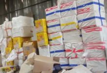 दीपावली से पहले पुलिस की बड़ी कार्रवाई, 250 से अधिक पटाखों के कर्टन जब्त
