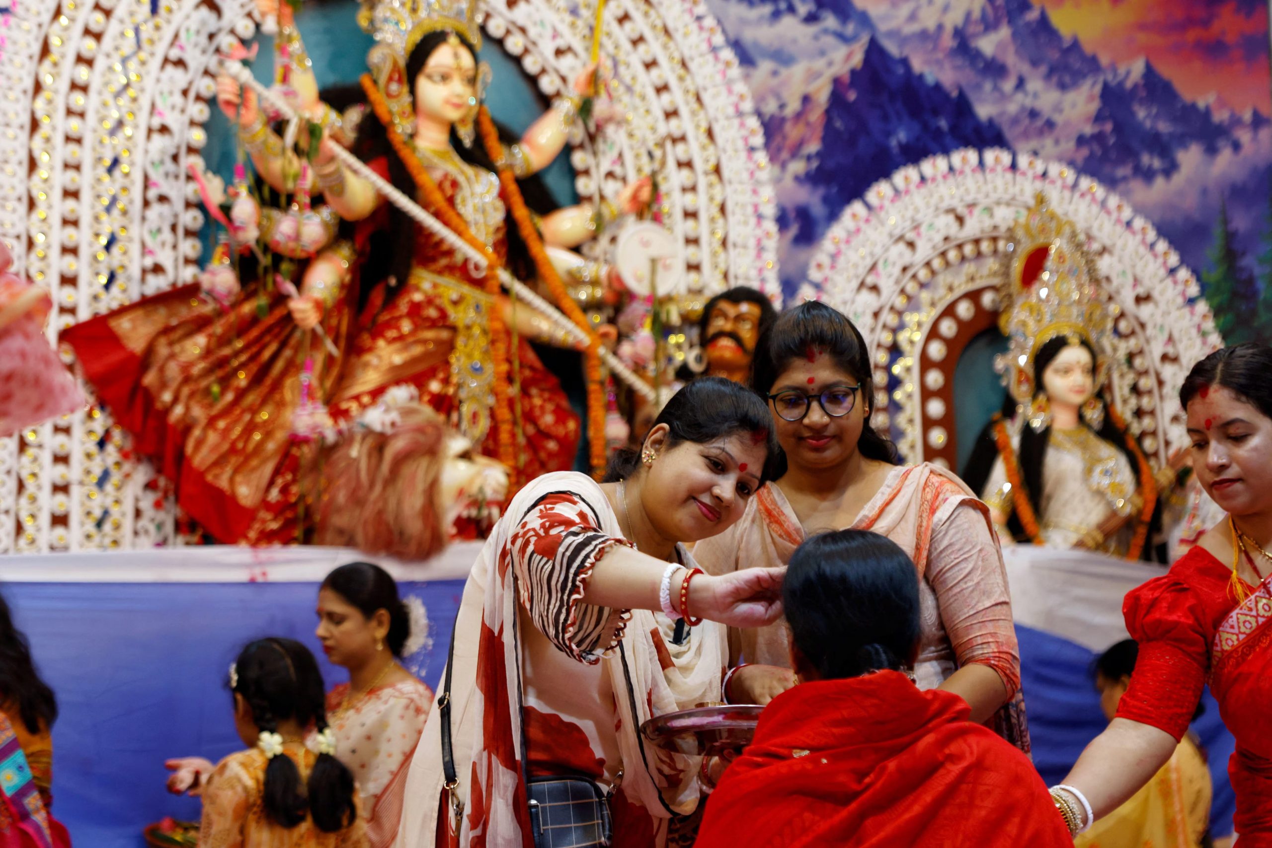 तारिक रहमान सरकार में दुर्गा पूजा के लिए बढ़ीं सुविधाएं, पंडालों की संख्या में करीब 500 का इजाफा