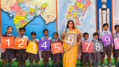 किताबों से आगे की पढ़ाई! बेकार सामान से बच्चों को पढ़ाते हैं पवन कुमार, मिला राज्य शिक्षक पुरस्कार