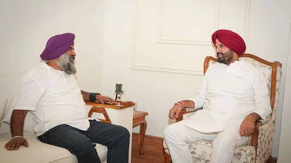 परगट सिंह ने संभाली पंजाब कांग्रेस की कमान, गोल्डन टेंपल में माथा टेक किया शक्ति प्रदर्शन
