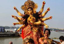 दुर्गा विसर्जन जुलूस पर अंडा फेंकने का आरोप, हैदराबाद में सड़कों पर उतरे लोग