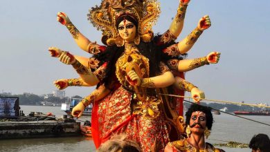 दुर्गा विसर्जन जुलूस पर अंडा फेंकने का आरोप, हैदराबाद में सड़कों पर उतरे लोग