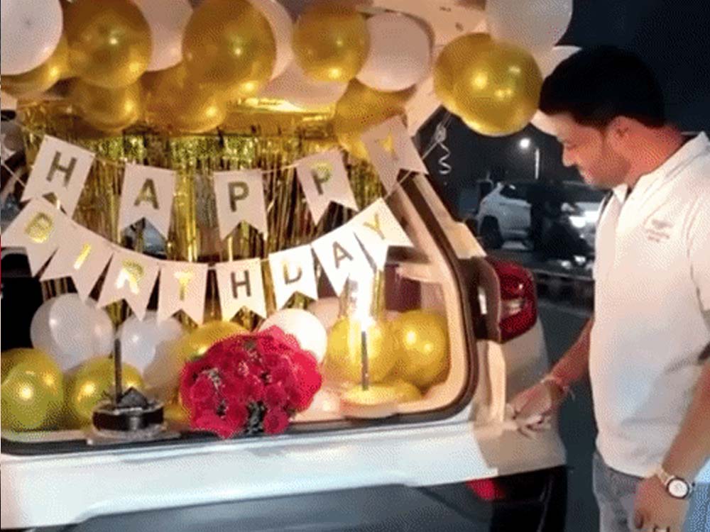 छत्तीसगढ़ में नायब तहसीलदार ने बीच सड़क पर की आतिशबाजी, जन्मदिन मनाने का वीडियो वायरल छत्तीसगढ़ में नायब तहसीलदार ने बीच सड़क पर की आतिशबाजी, जन्मदिन मनाने का वीडियो वायरल