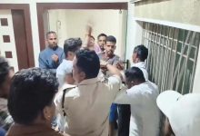 कोरबा में प्रलोभन देकर धर्मांतरण कराने का आरोप, होटल में बजरंग दल का प्रदर्शन