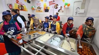 अटल कैंटीन पहुंचे हरियाणा के डिप्टी स्पीकर, ₹20 का खाना खाकर दिए ₹200